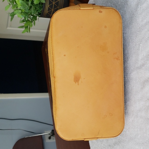 Louis vuitton Lock it GM Monogram Canvas and leather with lock and key🔥 😍💕 - Picture 9 of 17